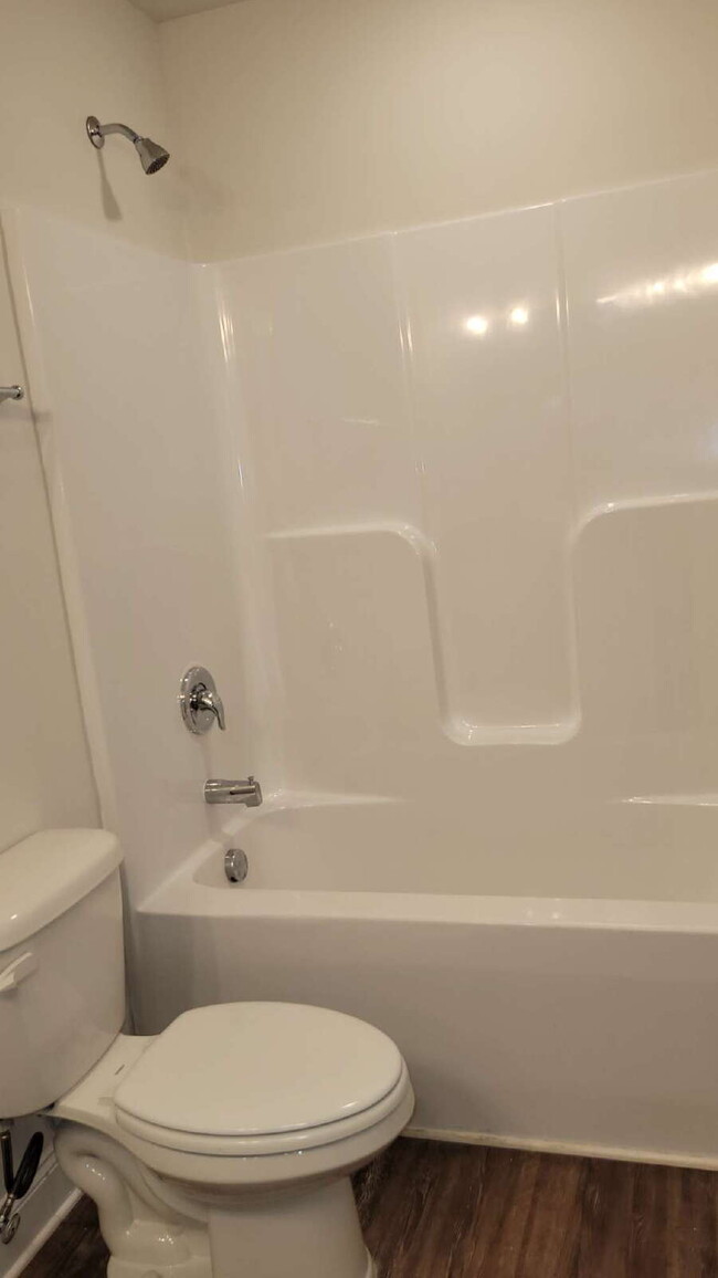 Building Photo - "Spacious 4-Bedroom Retreat with Modern Gr...