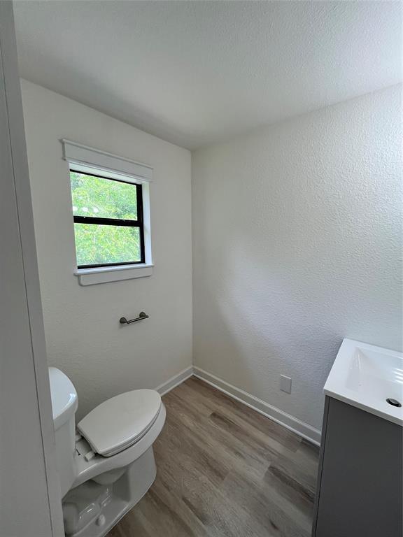 Building Photo - 2103 Bayou Dr