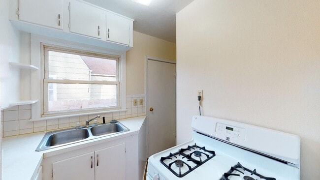 Building Photo - Duplex Available in Beaverdale - 3D Tour