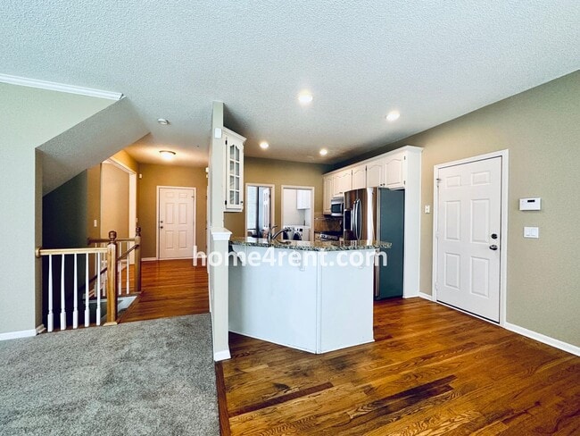 Building Photo - Fantastic South Overland Park Home in Blue...