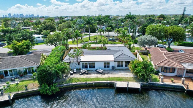 Building Photo - 1981 Coral Gardens Dr