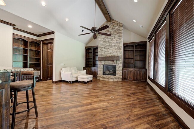 Building Photo - 22090 White Pine Cir