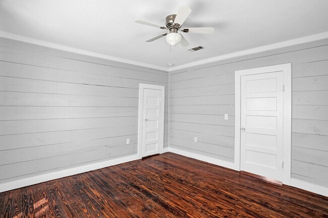 Building Photo - Cutest Cottage available Now in McKinney!