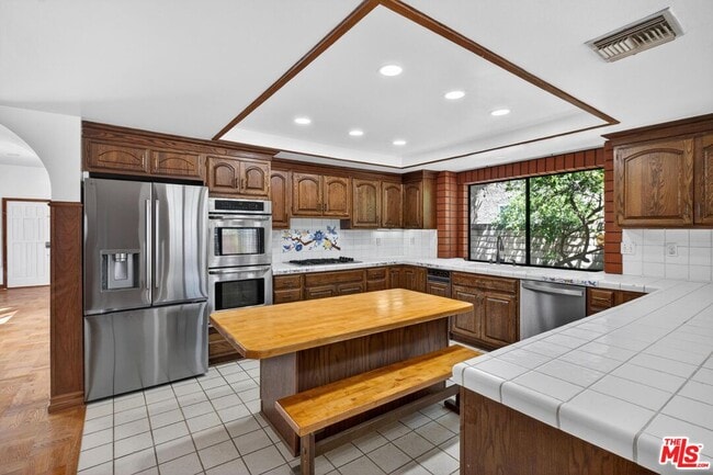 Building Photo - 7652 Quimby Ave