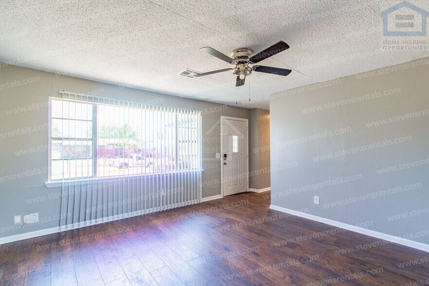 Building Photo - 707 SW 49th St
