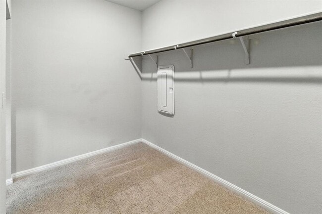 Building Photo - 211 Rainmaker Ln