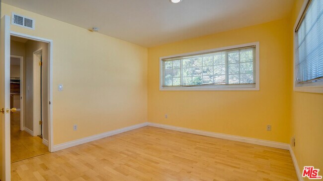 Building Photo - 9631 Crystal View Dr
