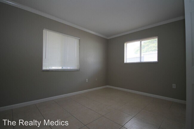 Building Photo - 3 br, 2 bath House - 1111 Tivoli Dr