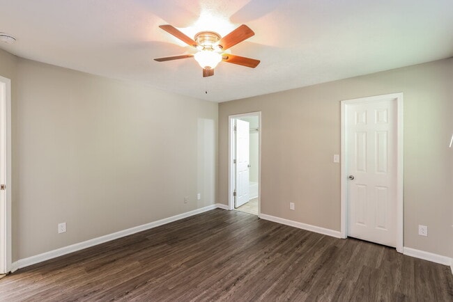 Building Photo - 11107 Meadow Chase Ct