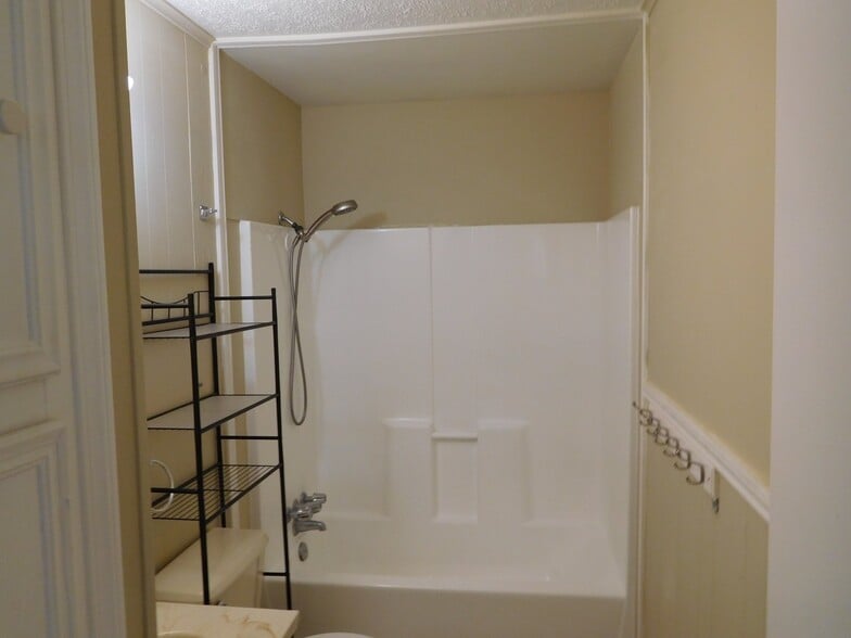 Building Photo - 714 Temple Cir