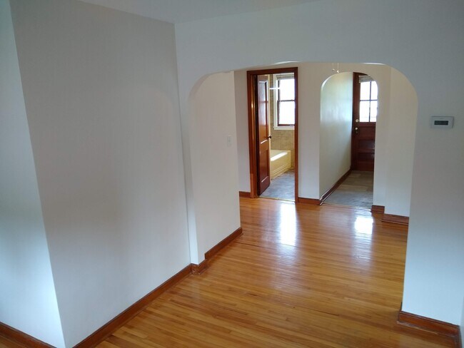 Building Photo - 227 Lowry Ave NE