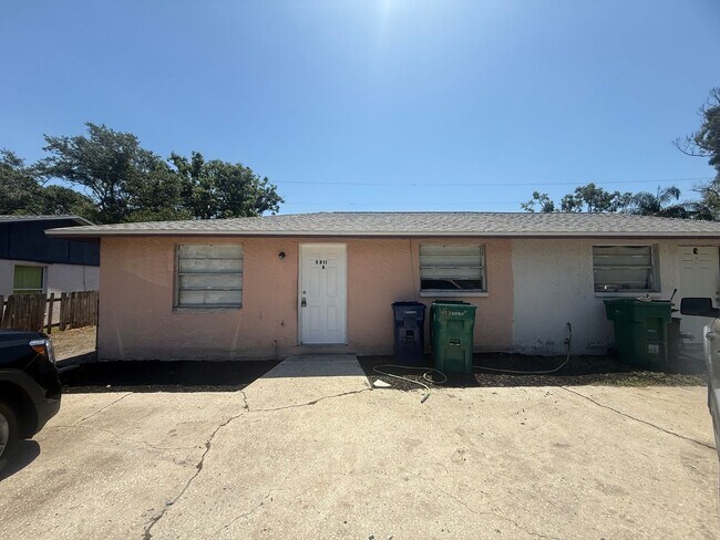Primary Photo - 3 bedroom 2 bath duplex