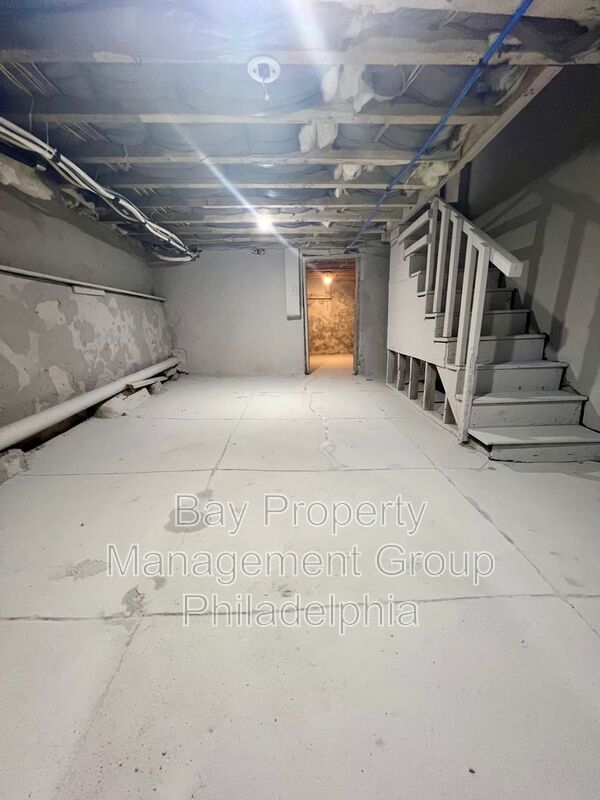 Building Photo - 2022 W Toronto St