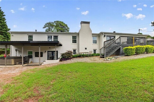 Building Photo - 2982 Northbrook Dr