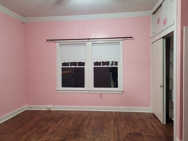 Building Photo - 1121 Elm St