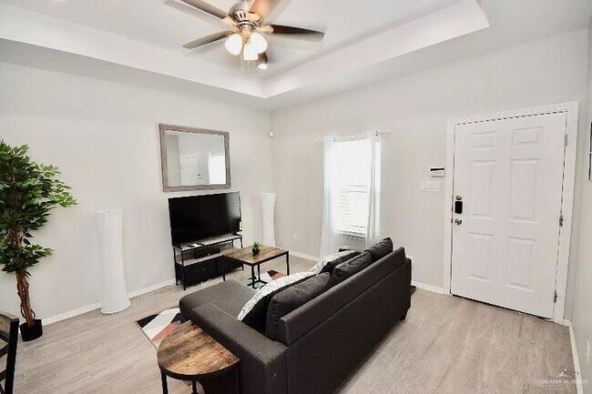 Building Photo - 13 West Dr