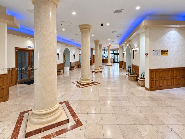 Building Photo - 3725 S Ocean Dr