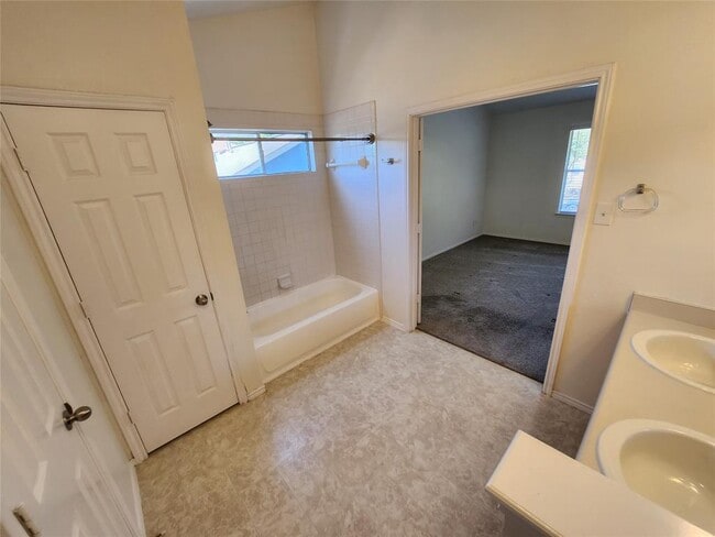 Building Photo - 5780 McNaughton