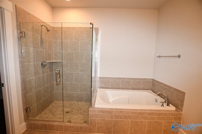 Building Photo - 702 Sluice Dr SW