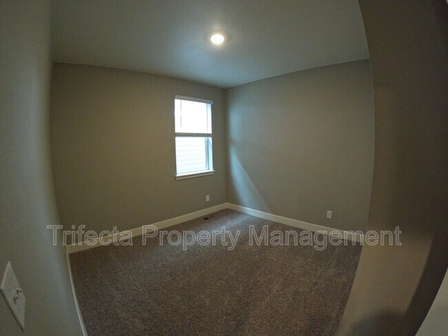 Building Photo - 1938 Raindrop Dr