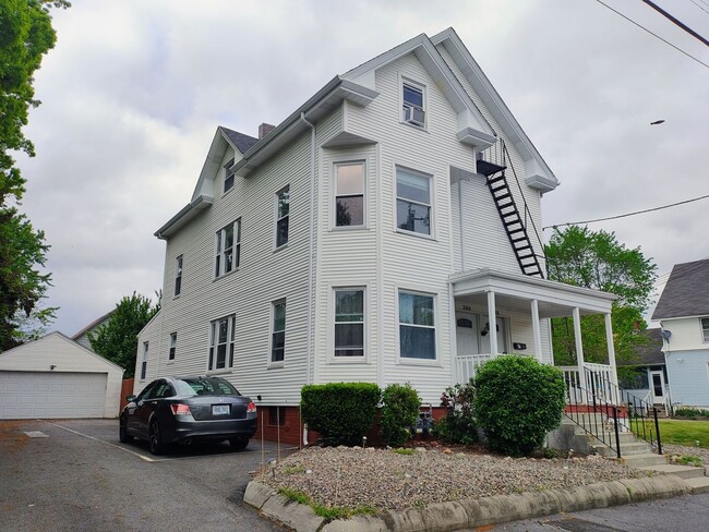 Building Photo - ****Cranston/Auburn Neighborhood - Two Bed...