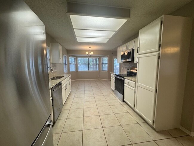 Building Photo - What a Gem! Spacious, Renovated 1-Story Ho...
