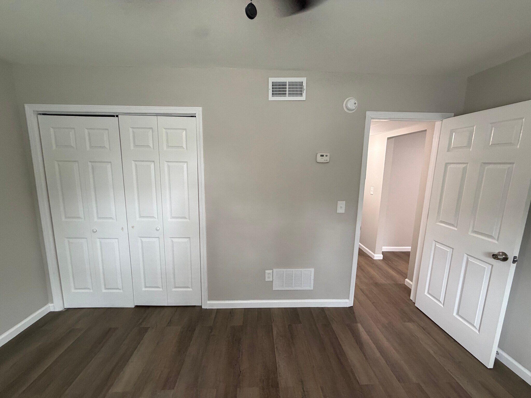 Building Photo - Room in Apartment on Gresham Park Dr