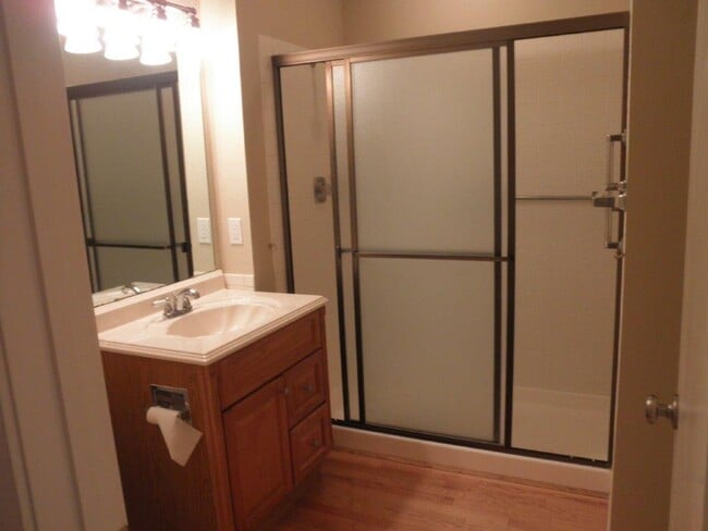 Building Photo - 3BED/3BATH Townhome in Wood Creek Communit...