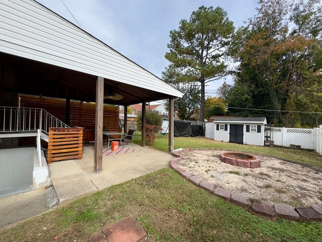 Building Photo - Charming 2 Bedroom/1 Bathroom Duplex Home ...