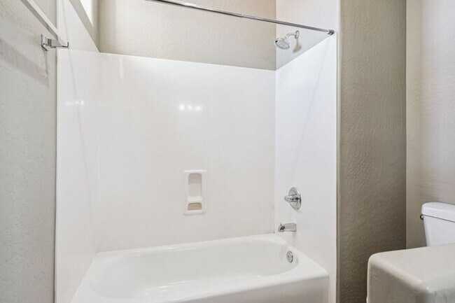 Building Photo - Beautiful 4 bedroom three bath home!
