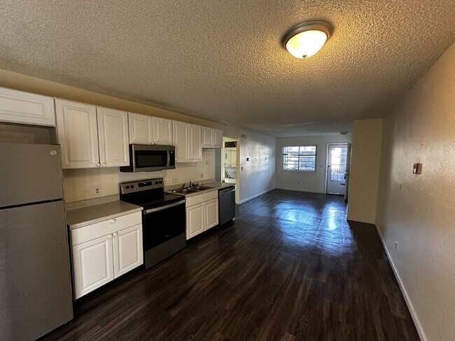 Building Photo - "Cozy 2-Bed Retreat with Charm!"