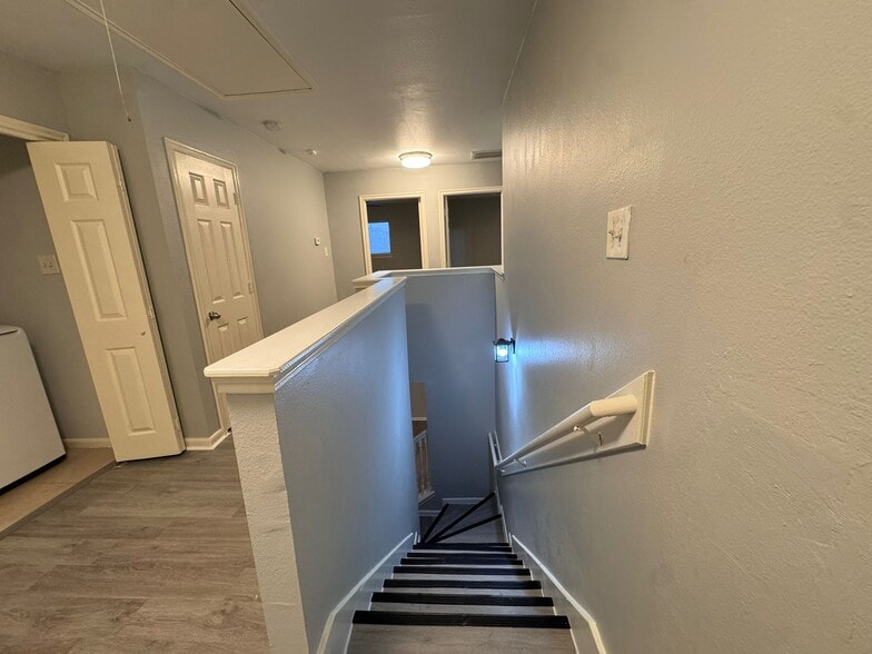 Building Photo - 6427 Waldron Dr