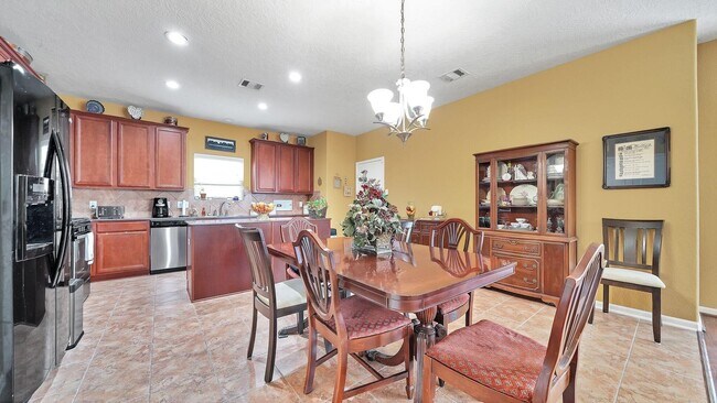 Building Photo - 692 Casual Ln
