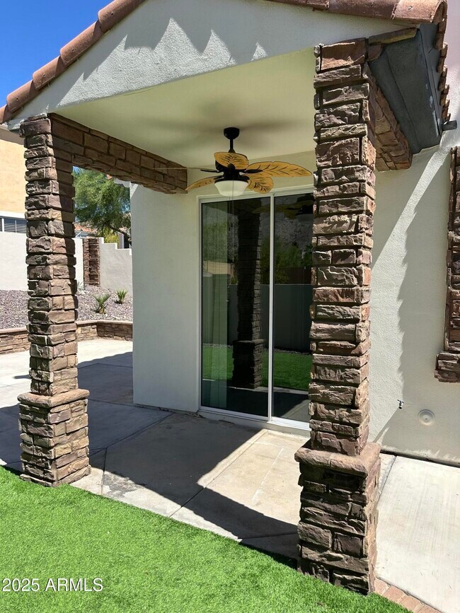 Building Photo - 320 W Mountain Sage Dr