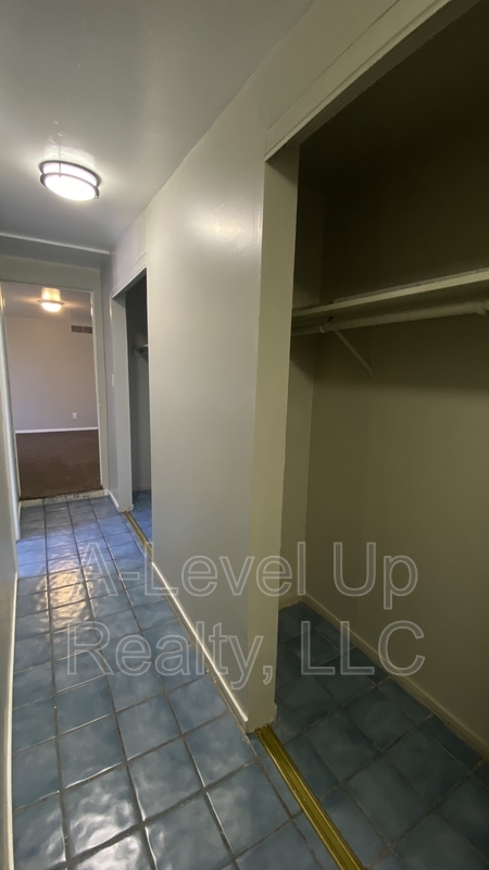 Building Photo - 3909 S 14th Ave