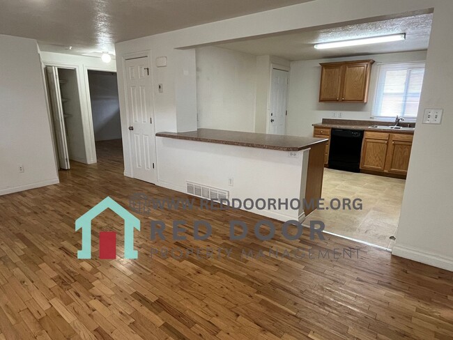 Building Photo - 512-514 21st Ave NE Great Falls, MT 59404