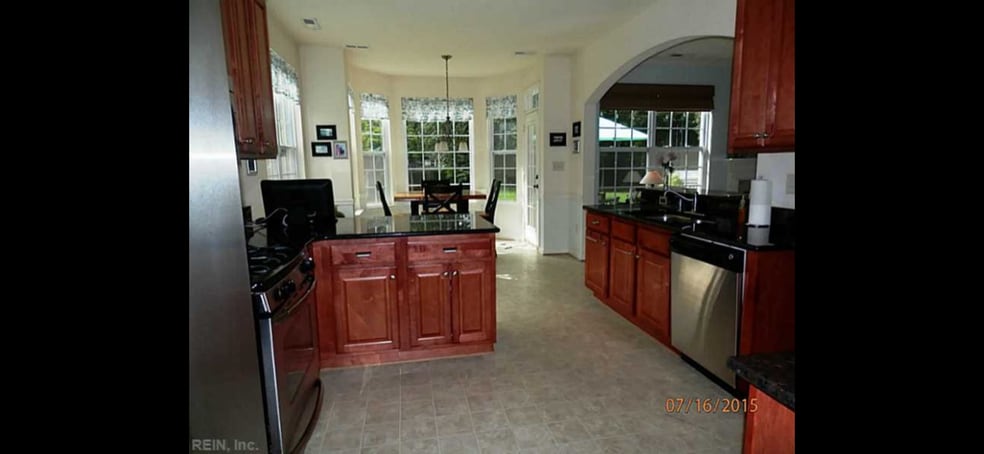 Kitchen to Eat in Kitchen (old) - 2436 Apiary Ct