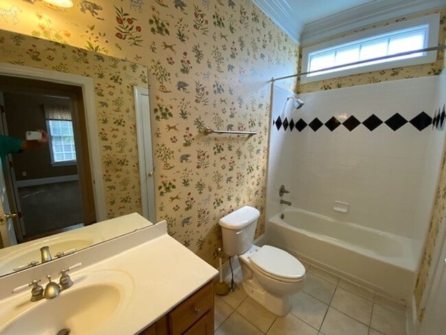 Building Photo - $500 Off 1 Month if Moved In by 11/30/25