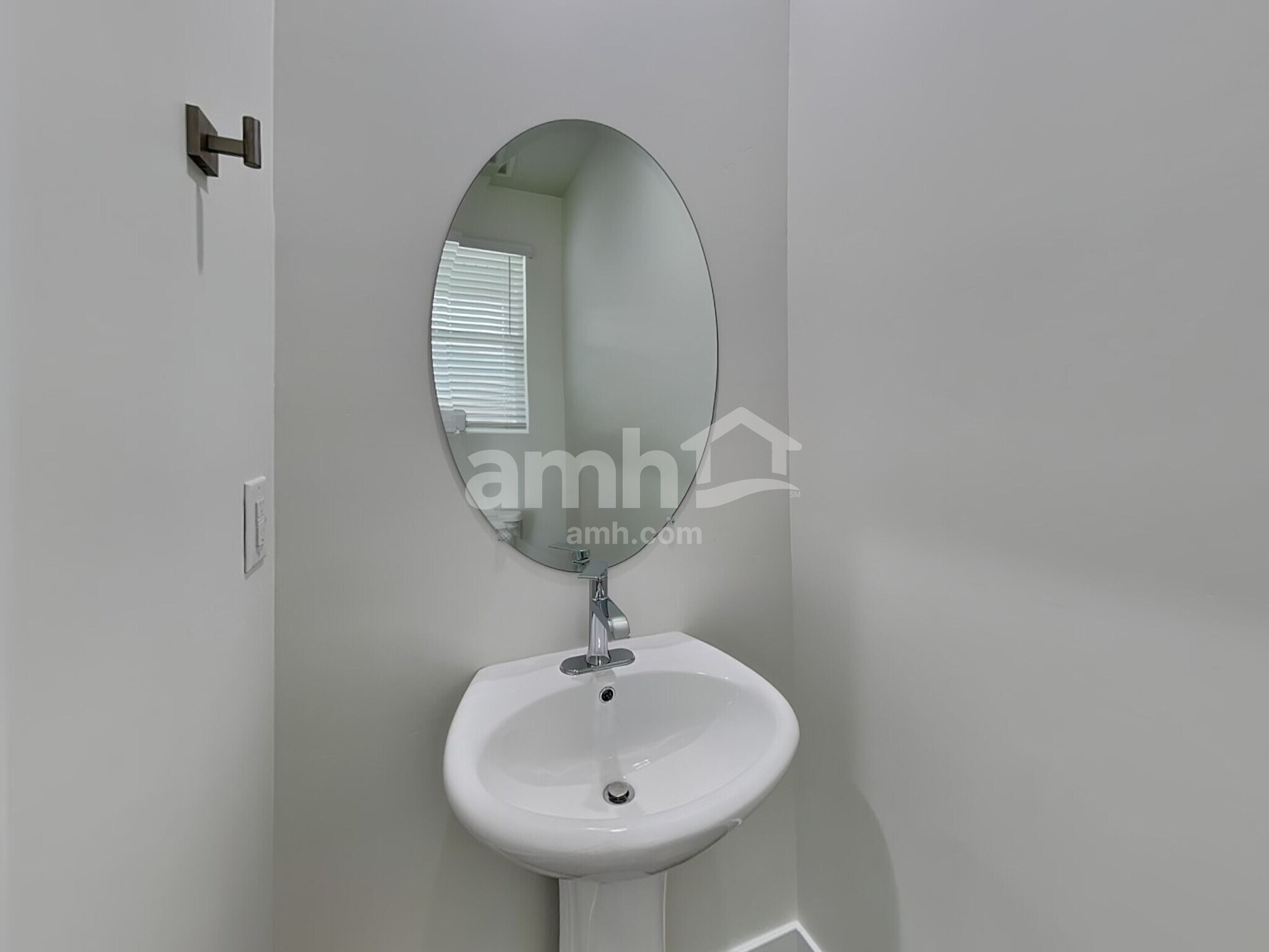 Building Photo - 1268 W Mahogany St