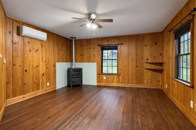 Building Photo - 14739 River Trail