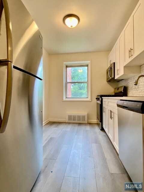 Building Photo - 2320 Linwood Ave