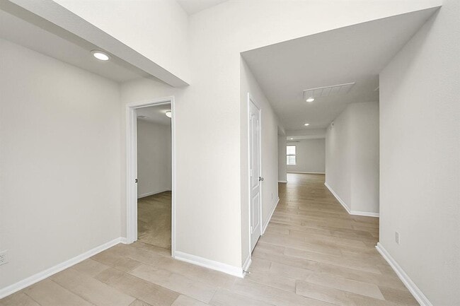 Building Photo - 3302 Regal Park Ln