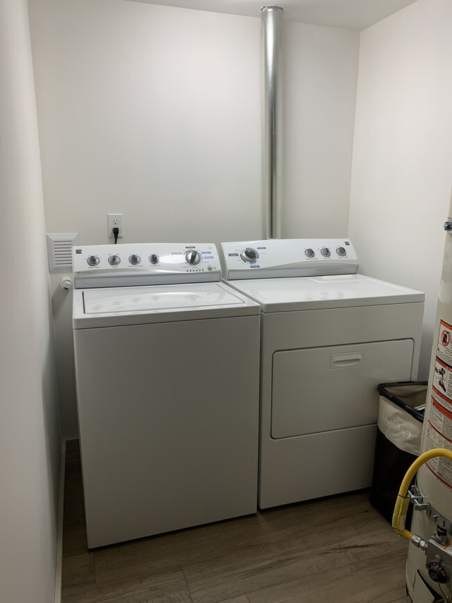 Laundry room in unit - 3334 SW Luradel St