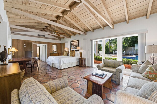 Building Photo - 3208 N Flagler Dr