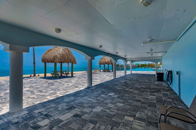 Building Photo - 10877 Overseas Hwy