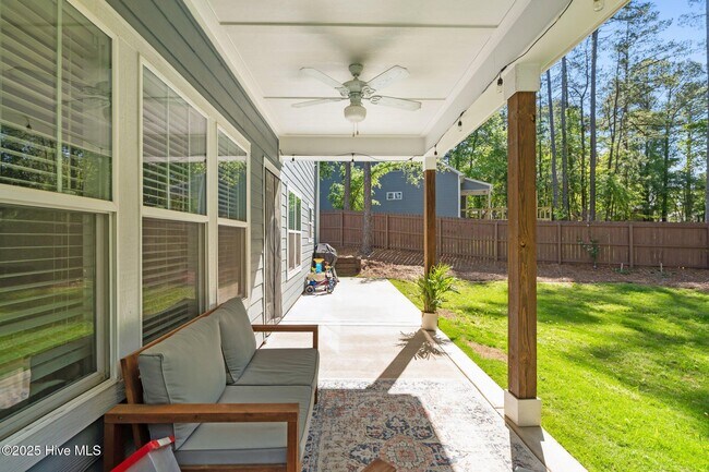 Building Photo - 594 E L Ives Dr