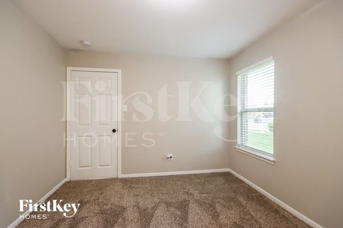 Building Photo - 9226 Chloe Dr