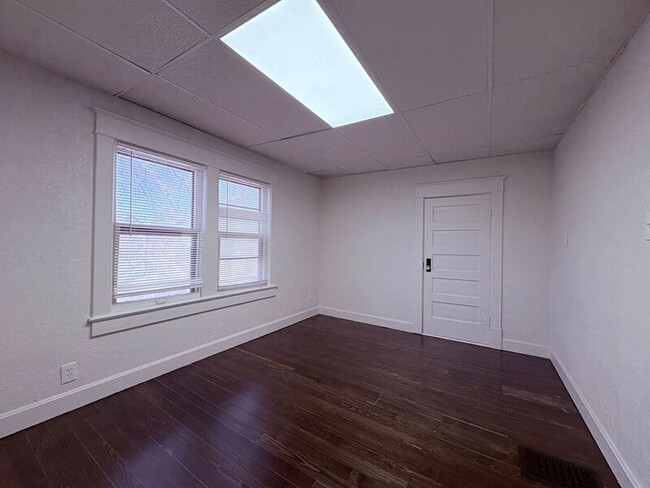 Building Photo - 1416 S Hardy Ave