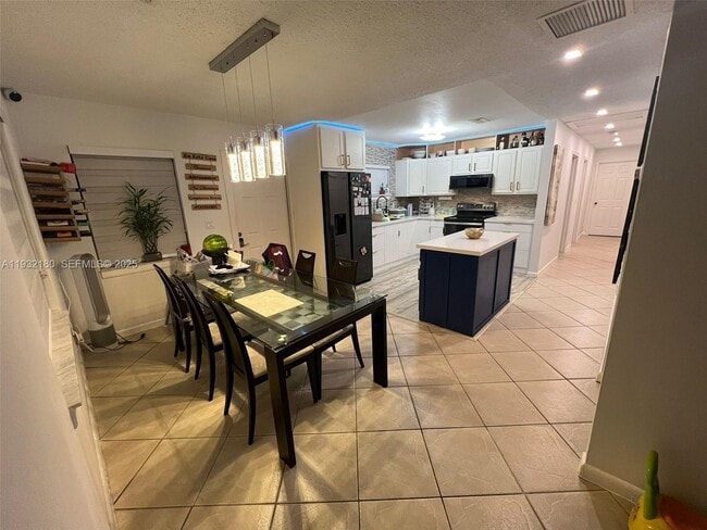 Building Photo - 2317 NW 6th Ct