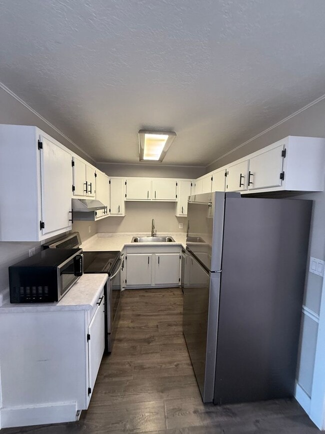 Building Photo - 2 Bedroom Townhome in Taylorsville